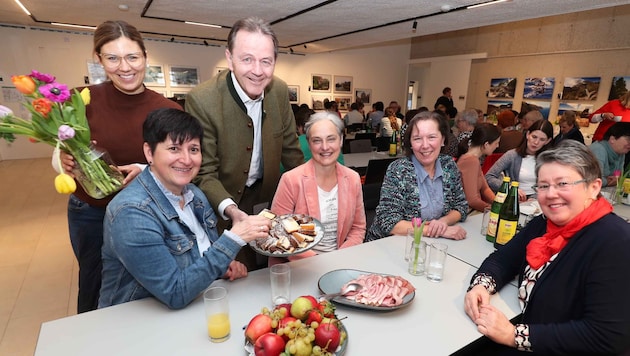 Mitte: Landesbäuerin Christine Riepl und Landswirtschaftskammer-Präsident Nikolaus Berlakovic