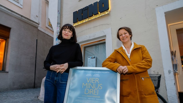 Valerie Pachner (li.) zusammen mit Barbara Pachl-Eberhart vor dem Das Kino