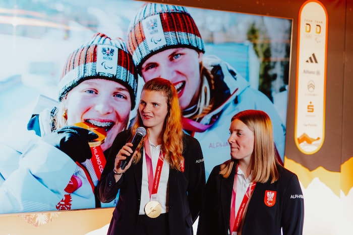 Veronika Aigner und Guide Lilly Sammer.