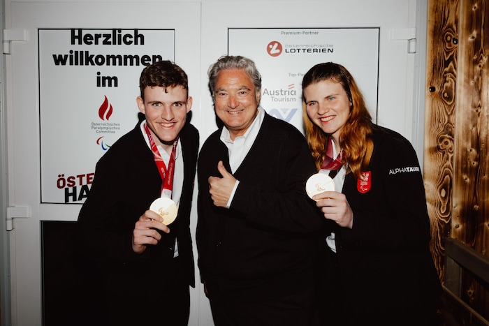 Erwin van Lambaart, Generaldirektor der Österreichischen Lotterien, mit Veronika und Johannes ...