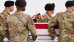 Trump empfing am Samstag getötete US-Soldaten aus dem Nahen Osten.