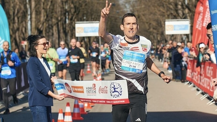 Andreas Vojta als Sieger im Ziel.