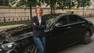 Diana Ispas ist eine der wenigen Taxifahrerinnen beim Unternehmen Taxi40100.