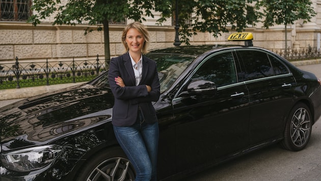 Diana Ispas ist eine der wenigen Taxifahrerinnen beim Unternehmen Taxi40100.