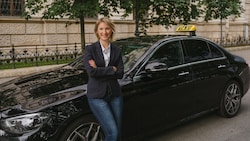Diana Ispas ist eine der wenigen Taxifahrerinnen beim Unternehmen Taxi40100.