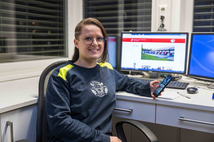 Laura Heidenbauer kümmert sich als Bereichsfeuerwehrsprecherin von Weiz um Facebook-Auftritt, ...