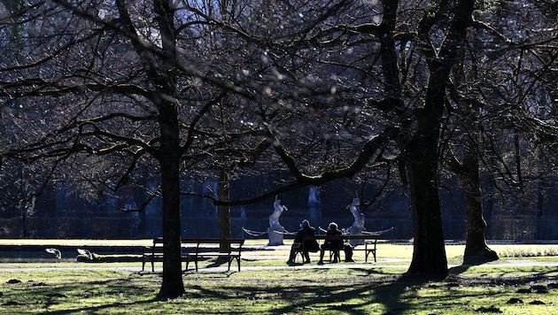 Das frühlingshafte Wetter hält in Österreich weiter an und lässt die Menschen nach draußen ...