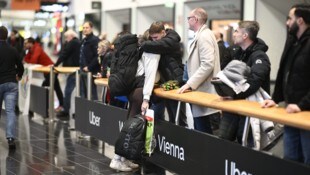 Warten auf die Ankommenden aus dem Oman 