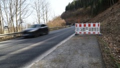 Der „Gehsteig ins Nichts“ bei der L32 Richtung Aldrans.