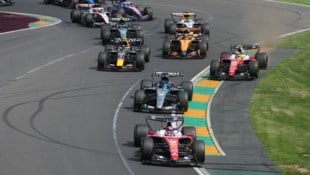 AP/Asanka Brendon Ratnayake In den ersten Sekunden des Grand Prix von Australien tat sich einiges