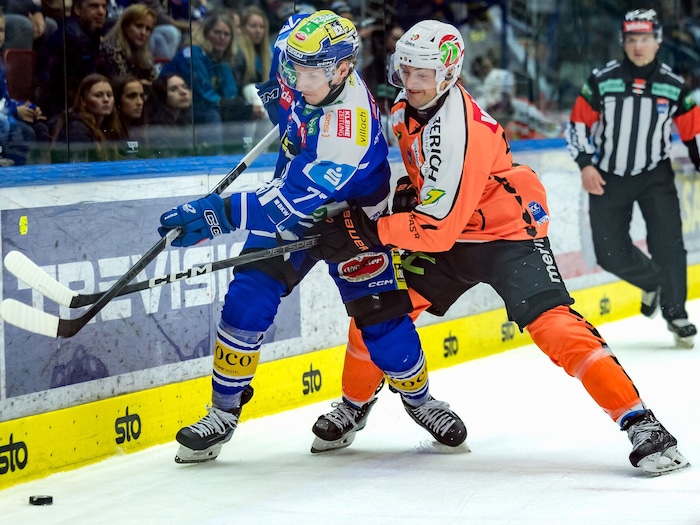 VSV-Kapitän Philipp Lindner (li.) und Co. sind bereit für Graz und Manuel Ganahl.