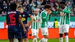 Janis Antiste (2. v. re.) erzielte das Goldtor für Rapid.