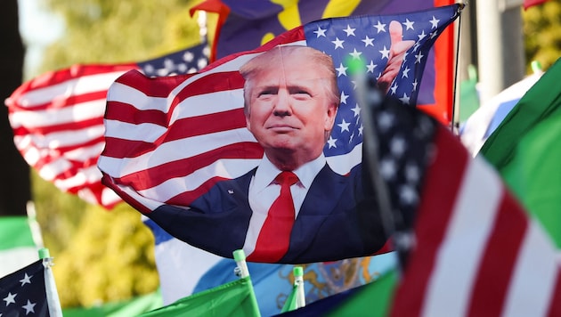 Eine Flagge mit dem Gesicht des US-Präsidenten Donald Trump
