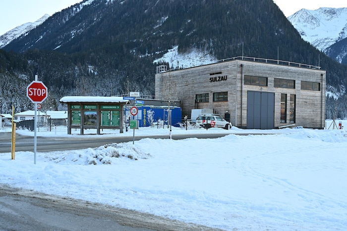 Ortschef Andreas Schweinberger freut sich über das neu gebaute Kraftwerk im Ortsteil Sulzau.