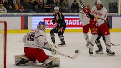 Für Atte Tolvanen (Tor) und die Eisbullen geht‘s in die heiße Phase.