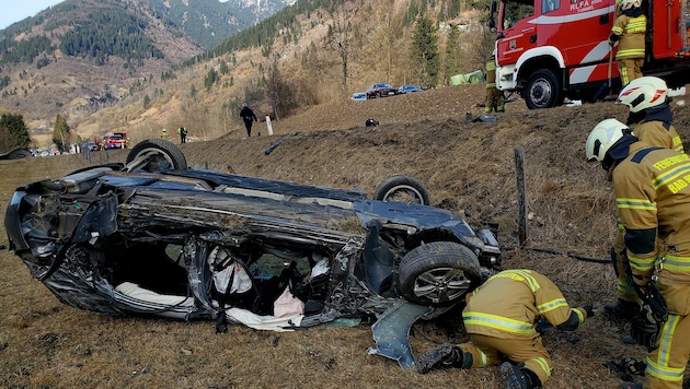 Die Seitentüren wurden aus der Karosserie gerissen.