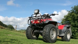 Der Schwerverletzte ist nach dem Quad-Unfall mit dem Rettungshubschrauber Christophorus 8 ins ...