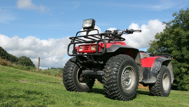 Der Schwerverletzte ist nach dem Quad-Unfall mit dem Rettungshubschrauber Christophorus 8 ins ...