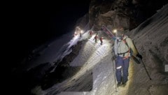 Der Einsatz zog sich bis in den Morgen, ein Hubschrauber musste wegen Nebels abdrehen. ...