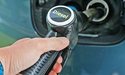 Tanken ist ein teurer „Spaß“. Viele sind aber auf das Auto angewiesen.