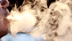 Ein 18-Jähriger in Bayern kollabierte, nachdem ihm ein Fremder am Bahnhof eine Vape angeboten ...