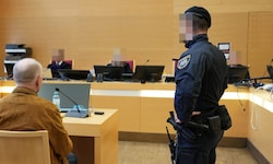 Der Angeklagte Wolfgang K, (62) nahm zum wiederholten Male vor einem Richtertisch Platz. Er ...