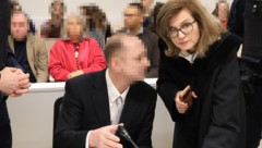 Der angeklagte Wiener und seine Verteidigerin Astrid Wagner.
