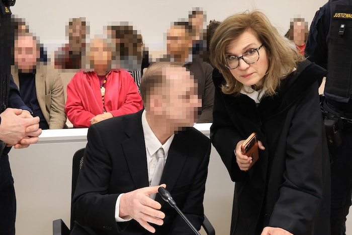 Der angeklagte Wiener und seine Verteidigerin Astrid Wagner
