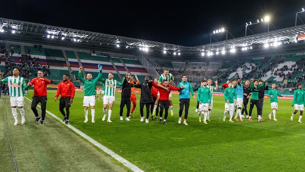 Erleichterung bei Rapids Spielern nach dem Einzug in die Top 6.