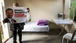 Zu seinen Haftbedingungen sagte Imamoglu, er habe „keine Schwierigkeiten“ gehabt, sich an das ...