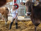 Jasmin Schwarz macht sich als „Farmfluencerin“ einen Namen.
