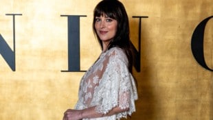 Dakota Johnson präsentiert sich für Calvin Klein nicht nur oben, sondern auch unten ohne. 