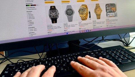 Mit gestohlenen Daten können dreiste Betrüger im Internet unter anderem teure Waren auf fremde ...