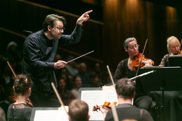 Dirigent Azim Karimov machte seine Sache als Einspringer ausgezeichnet und wurde wie das gesamte ...