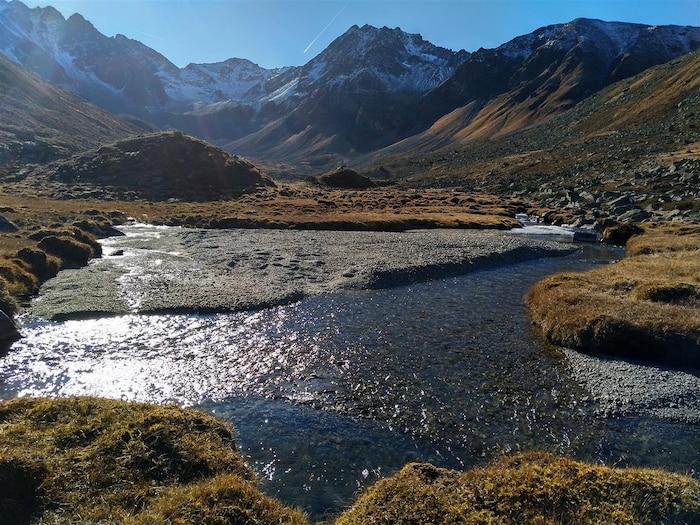 Die gewundenen Bäche und Moore sind eine der Besonderheiten im Tal.