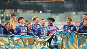 Hartberg-Kapitän Jürgen Heil und Co. feierten nach dem Schlusspfiff mit ihren Fans.