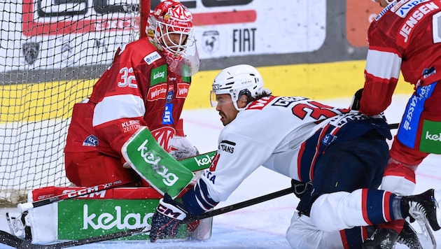 Erzwingt KAC-Goalie Sebastian Dahm einen Kniefall von Trevor Cheek?
