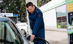 Dragoslav Jankovic hat vor dem Tanken in der Stadt Salzburg die Preise verglichen.
