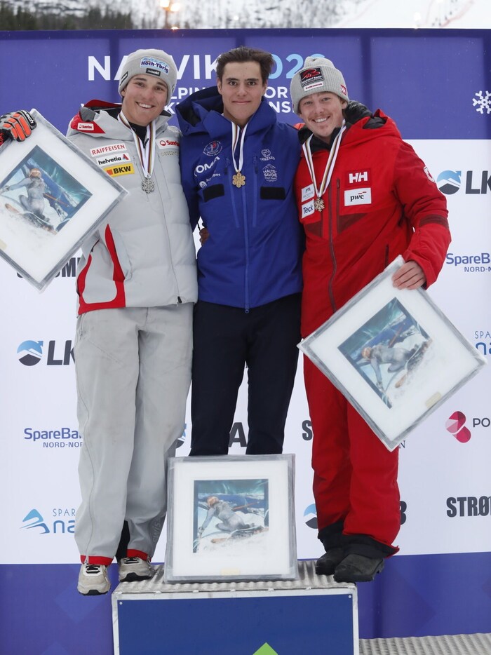 Das Super-G-Podest: Victor Haghighat (M.) gewann vor Sandro Manser (Sz/l.) und dem Kanadier Jake ...