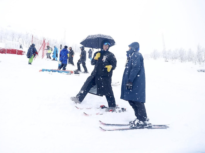 Der Regenschirm ist auf den Pisten von Narvik ein ständiger Begleiter.