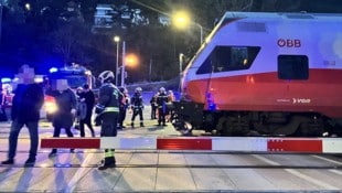 Offenbar eine defekte Ampelanlage hat das Unglück ausgelöst – Hunderte Passagiere mussten die ...