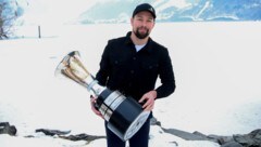 Will den Pokal im Frühjahr wieder in Zell aufstellen: Eisbären-Geschäftsführer Patrick Schwarz.