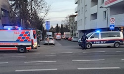 Rettung, Polizei und Feuerwehr waren rasch am Einsatzort eingetroffen.