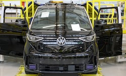 Der Gewinn nach Steuern sank 2025 um 44 Prozent auf 6,9 Milliarden Euro. Deutlichen Zuwächsen in ...