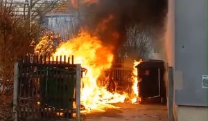 Wer fackelt dauernd diese Tonnen ab?