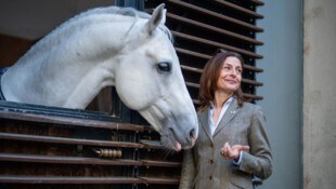 Die Lipizzaner und ihre Breiterinnen und Bereiter haben eine neue Chefin.