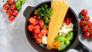 Sie können auch noch 2 bis 3 Esslöffel Schlagobers oder Frischkäse zusätzlich in die Pfanne ...