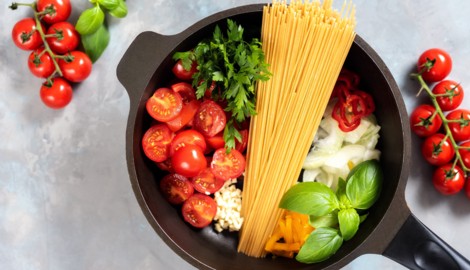 Sie können auch noch 2 bis 3 Esslöffel Schlagobers oder Frischkäse zusätzlich in die Pfanne ...