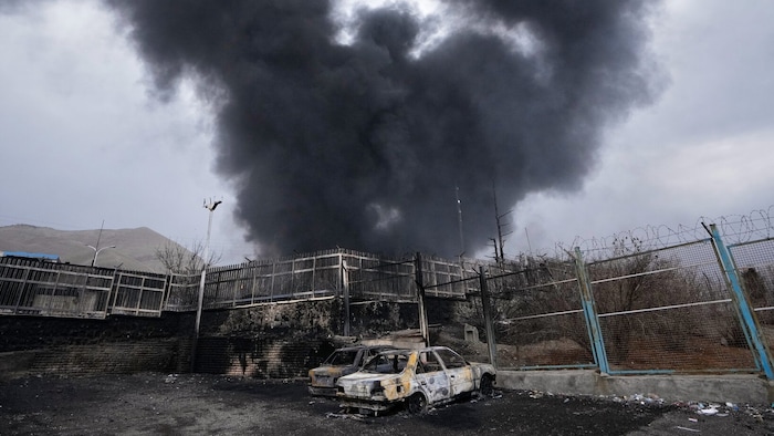 Iranische Ölfabrik nach einem US-israelischen Angriff