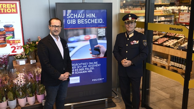 Robert Nagele (li.) und Michael Takacs präsentieren die Infoscreens.